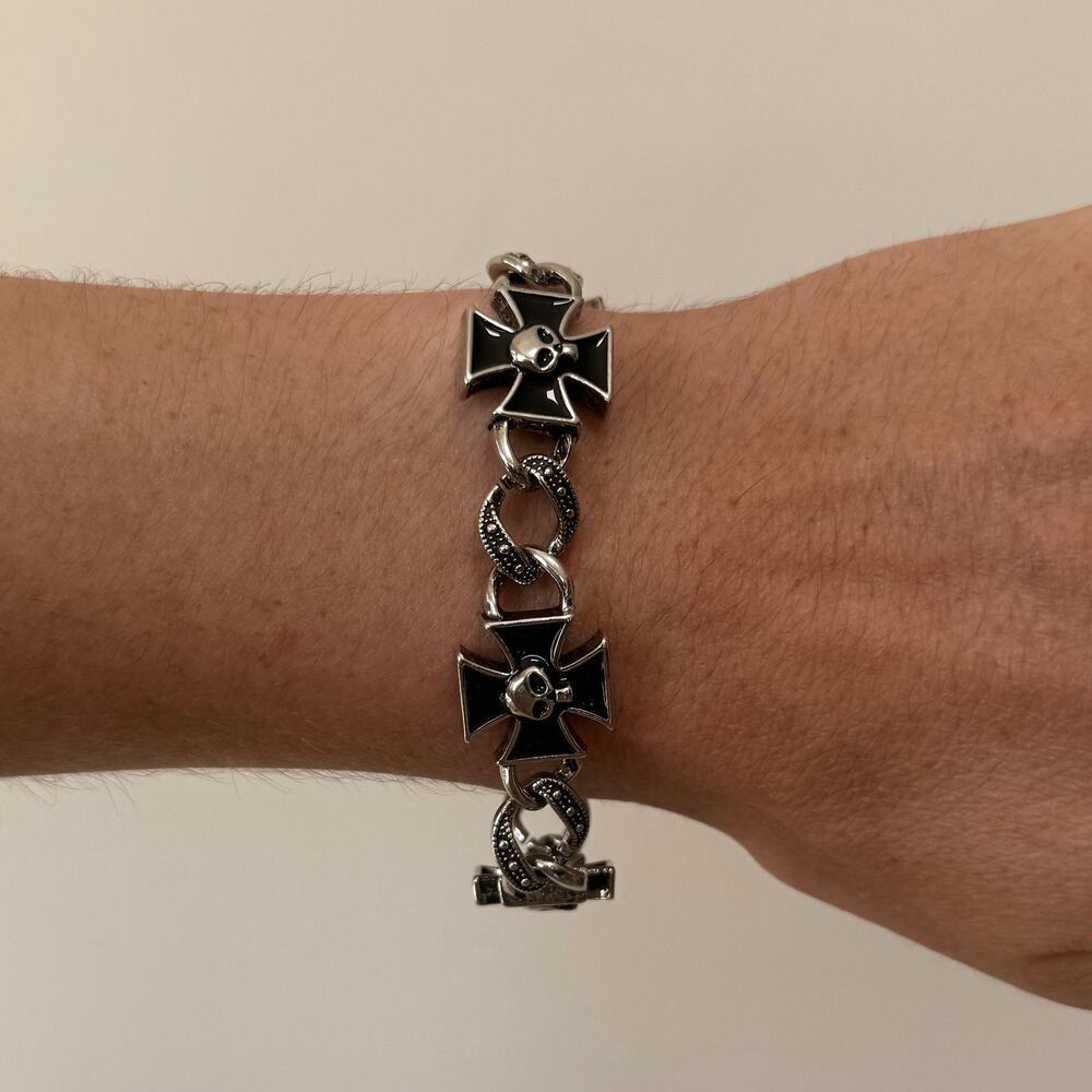 Y2K Silver and Black Skull and Crosses Charm Bracelet